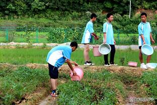 哈姆：拉塞尔今天打出了现象级的表现 他为湖人奠定了基调